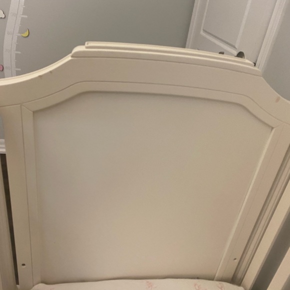 Pottery Barn Crib with with Conversion Kit and Mattress and some covers - Picture 8 of 9